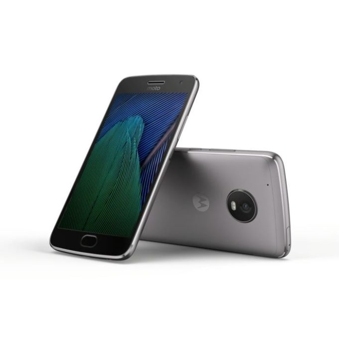 88042Moto G5 Plus: эконом-класс довезет куда требуется