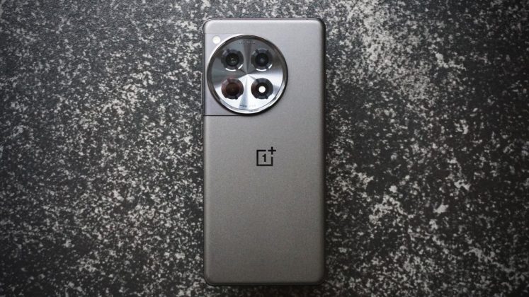 Обзор OnePlus 12R: долговечный, захватывающий фото